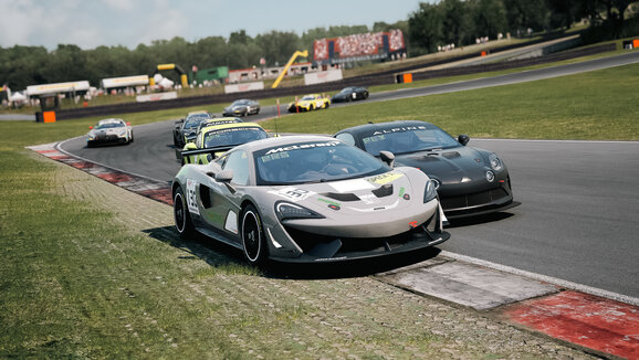 SimRacing Bild Autos auf Brands Hatch